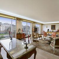 Flat in the big city in France, Paris, 160 sq.m.