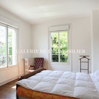 House in the suburbs in France, Ile-de-France, 230 sq.m.