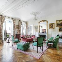 Flat in the big city in France, Paris, 300 sq.m.