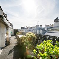 Flat in the big city in France, Paris, 300 sq.m.