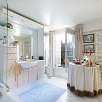 Flat in the big city in France, Paris, 300 sq.m.