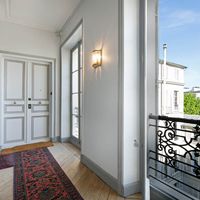 Flat in the big city in France, Paris, 300 sq.m.