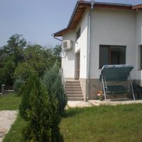 Дом в деревне, у озера, у моря в Болгарии, Варненская область, 180 кв.м.