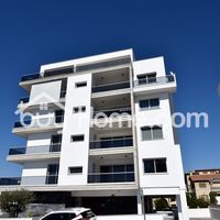 Апартаменты у озера на Кипре, Ларнака, 133 кв.м.