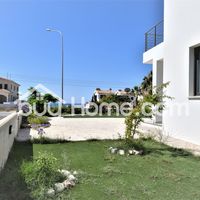 Apartment at the seaside in Republic of Cyprus, Eparchia Larnakas, 144 sq.m.