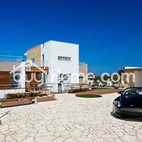 Apartment at the seaside in Republic of Cyprus, Eparchia Pafou, 425 sq.m.