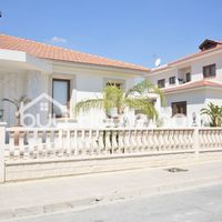Apartment in Republic of Cyprus, Eparchia Larnakas, 290 sq.m.