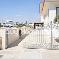 Apartment in Republic of Cyprus, Eparchia Larnakas, 290 sq.m.