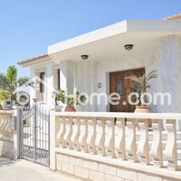 Apartment in Republic of Cyprus, Eparchia Larnakas, 290 sq.m.