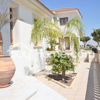 Apartment in Republic of Cyprus, Eparchia Larnakas, 290 sq.m.