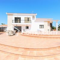 Apartment at the seaside in Republic of Cyprus, Eparchia Larnakas, 700 sq.m.