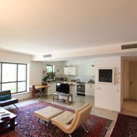 Apartment in the big city in Israel, Tel Aviv, 98 sq.m.