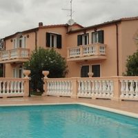 Villa in the suburbs, at the seaside in Italy, Imperia, 200 sq.m.