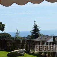 Вилла в горах, в деревне, в пригороде, у моря в Испании, Каталония, Барселона, 381 кв.м.