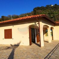 Вилла у моря в Италии, Вентимилья, 240 кв.м.