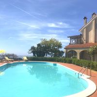 Вилла у моря в Италии, Вентимилья, 450 кв.м.