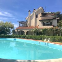 Вилла у моря в Италии, Вентимилья, 450 кв.м.