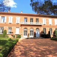 Замок в пригороде во Франции, Тулуза-ле-Шато, 1200 кв.м.