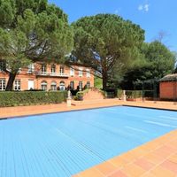 Замок в пригороде во Франции, Тулуза-ле-Шато, 1200 кв.м.