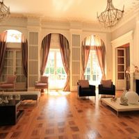 Замок в пригороде во Франции, Тулуза-ле-Шато, 1200 кв.м.