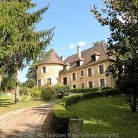 Замок в деревне во Франции, Пессак-Сюр-Дордонь, 400 кв.м.