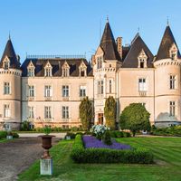 Castle in the village in France, Brittany, 750 sq.m.