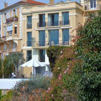 Elite real estate at the spa resort, at the seaside in France, Cannes, 295 sq.m.