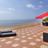 Flat at the spa resort, at the seaside in France, Roquebrune-Cap-Martin, 97 sq.m.