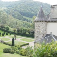 Castle in the suburbs, in the forest in France, Auvergne, 410 sq.m.