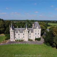Castle in the suburbs, at the seaside in France, Pays de la Loire, 1000 sq.m.