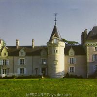 Замок в пригороде, у моря во Франции, Земли Луары, 1000 кв.м.