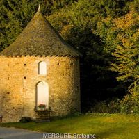 Замок в деревне, в пригороде во Франции, Бретань, 750 кв.м.
