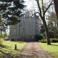 Замок в пригороде во Франции, Нормандия, 300 кв.м.
