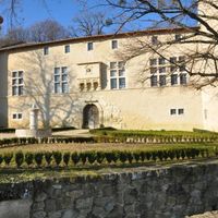 Castle in the village in Guyane, 2200 sq.m.