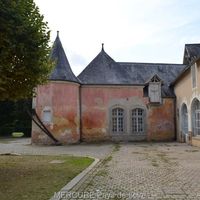 Castle in the village, in the forest in France, Pays de la Loire, 7000 sq.m.