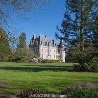 Castle by the lake, in the forest in France, Brittany, 750 sq.m.