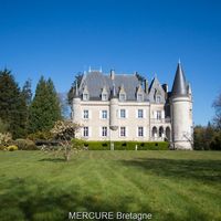 Castle by the lake, in the forest in France, Brittany, 750 sq.m.