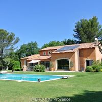 Villa in the suburbs in France, Aix-en-Provence, 250 sq.m.