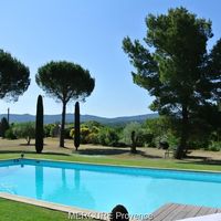 Villa in the suburbs in France, Aix-en-Provence, 250 sq.m.