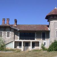 Castle in the village, in the forest in Guyane, 1000 sq.m.