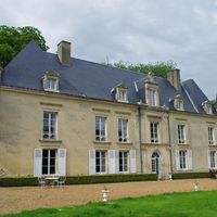 Castle in the suburbs, in the forest in France, Pays de la Loire, 730 sq.m.