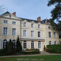 Castle in the suburbs in France, Centre-Val de Loire, 450 sq.m.
