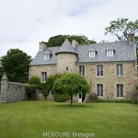 Castle at the spa resort, in the suburbs, at the seaside in France, Brittany, 240 sq.m.