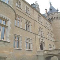 Castle by the lake, in the suburbs, in the forest in Guyane, 2000 sq.m.