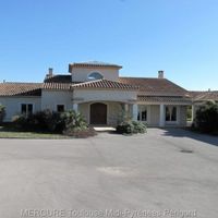 Villa in the suburbs, at the seaside in France, Occitanie, 330 sq.m.