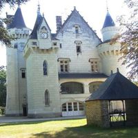Замок в пригороде во Франции, Новая Аквитания, 1000 кв.м.