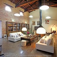 House in the big city in France, Occitanie, Toulouse, 800 sq.m.