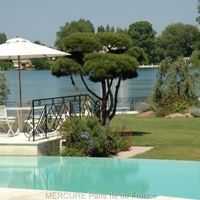 Villa by the lake in France, Ile-de-France, 850 sq.m.