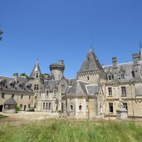 Castle in the suburbs, in the forest in France, New Aquitaine, 1153000 sq.m.