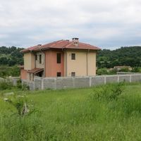 Дом в деревне в Болгарии, 200 кв.м.